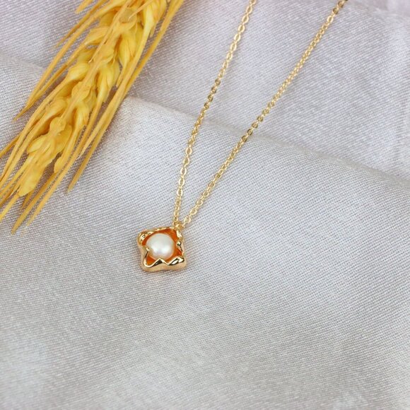 "Elegant Rose Gold Pearl Pendant Necklace for Women, XPNL1912 - Picture 4 of 13